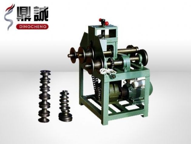 點擊查看詳細信息<br>標題：立式多功能滾動式彎管機 閱讀次數：5647